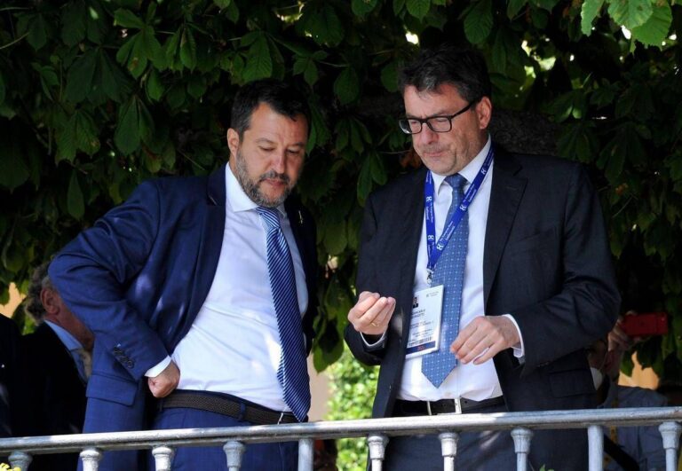 Giorgetti: “Irpef e rottamazione un obiettivo”. Salvini: “Rivedere regole Isee, stop bonus sempre agli stessi”