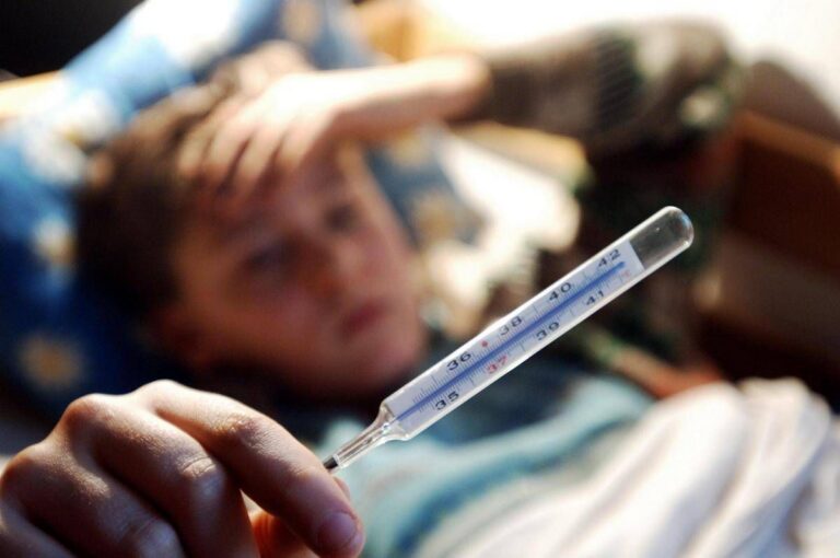 Covid avanza e già arriva l’influenza, Pregliasco: “Spuntano i primi casi isolati”