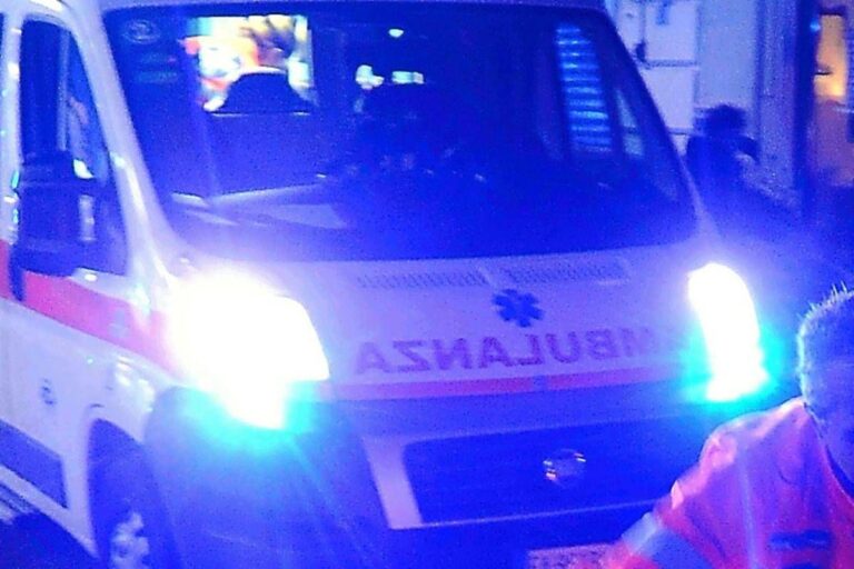 Incidente su SS16 a Mola di Bari, auto contro van: morta 33enne incinta