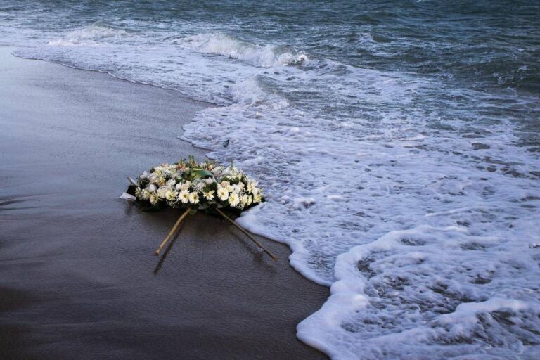 Migranti, Sea Watch: “116 morti in naufragio nel Mediterraneo centrale, solo uno tratto in salvo”
