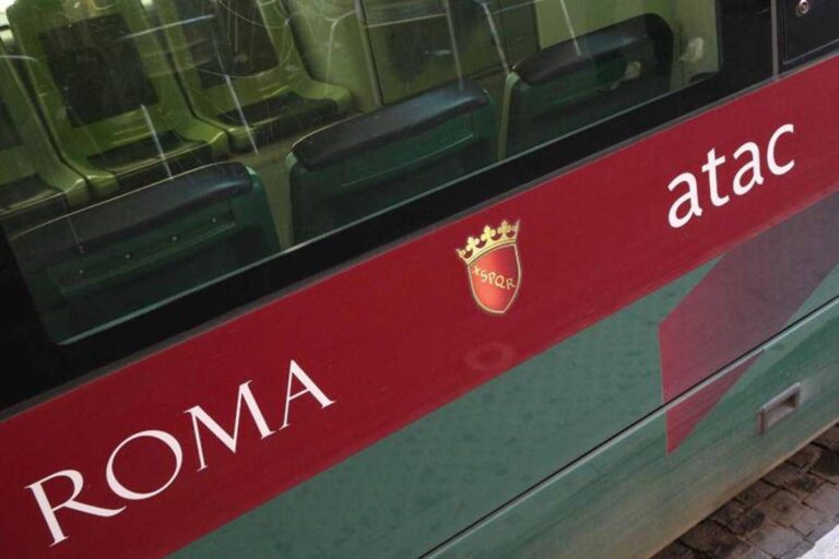 Sciopero Atac oggi a Roma, stop bus e metro: gli orari