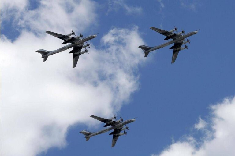 Caccia russi sui mari di Norvegia e Barents, ‘aerei stranieri’ li scortano