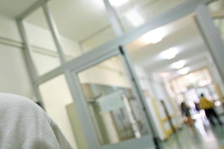 Ragazzina muore a Palermo, era stata portata in ospedale: sul corpo segni di violenza