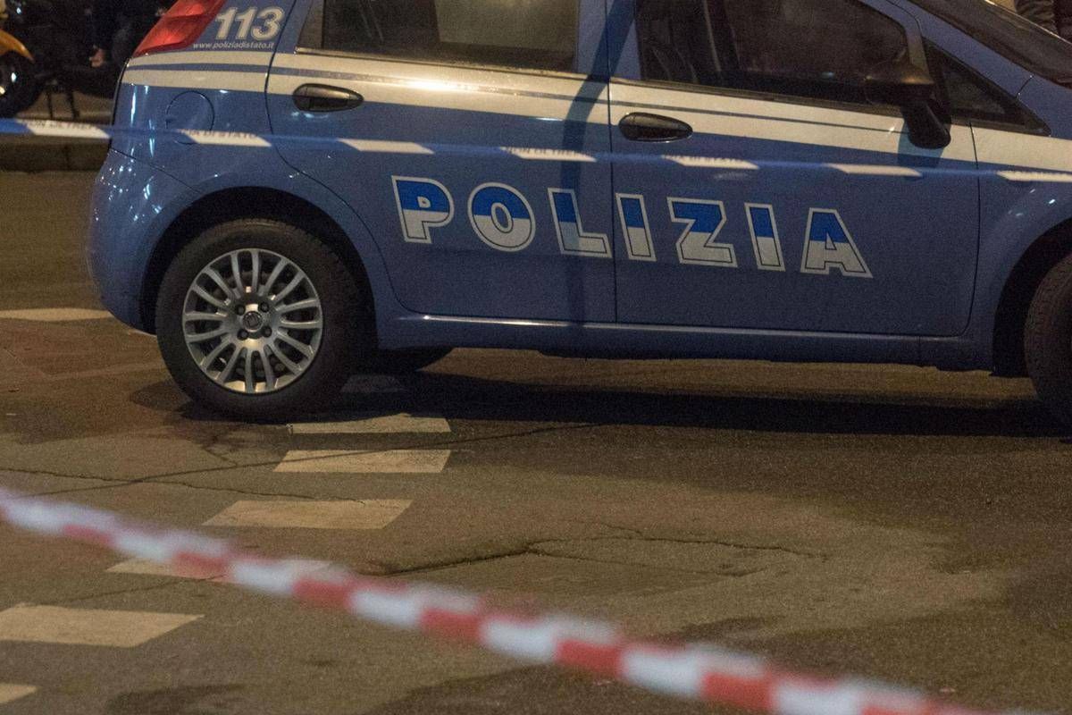 Roma, pestato e ridotto in fin di vita a Termini: in 4 portati in commissariato dalla polizia
