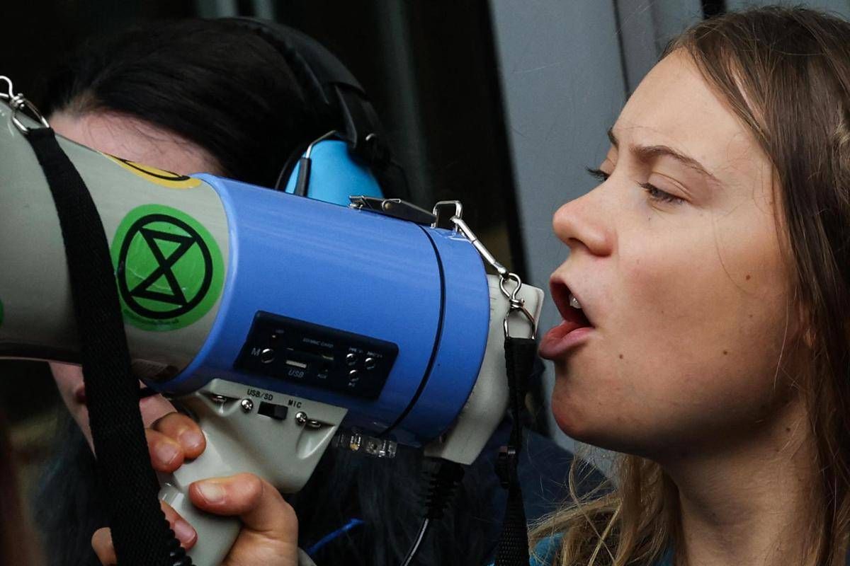 Greta Thunberg blocca raffineria in Norvegia: “Il petrolio è morte”