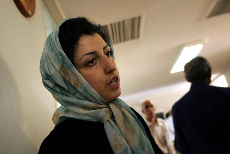 Iran, “Narges Mohammadi non sta bene: Nobel per la Pace due volte in ospedale dopo arresto”