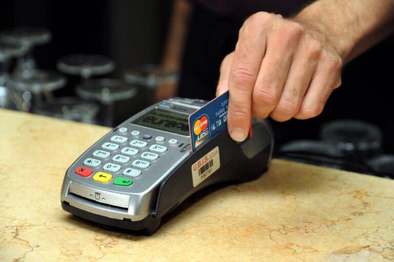 Collegamento cassa-Pos, obbligo dal 2026: i timori degli esercenti