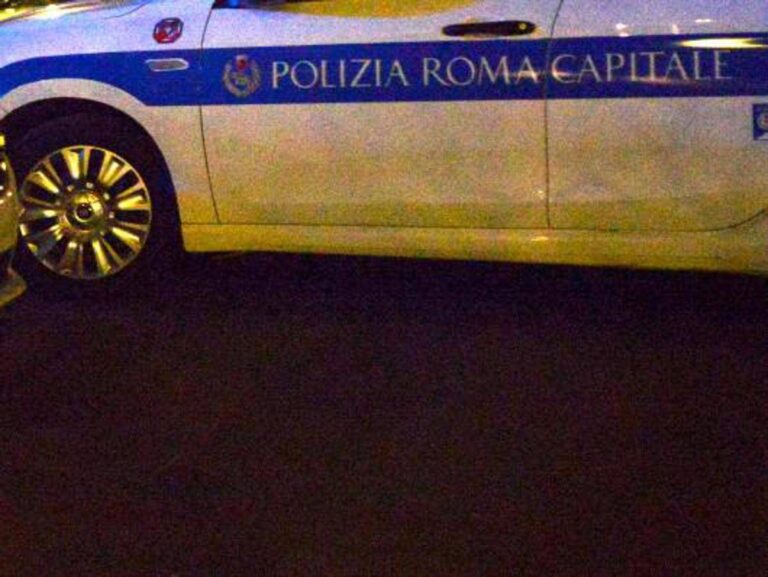 Roma, scontro tra due auto a Trastevere: morto un 67enne