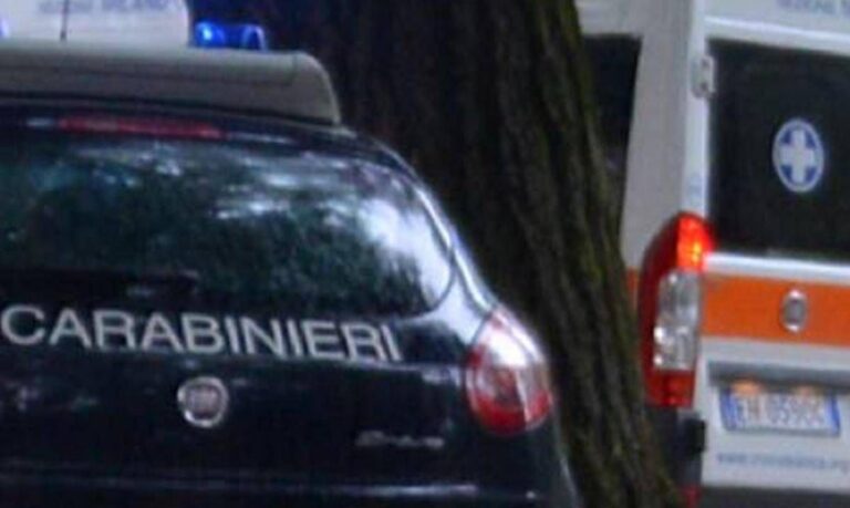 Napoli, aggredisce compagno di scuola con un martello: arrestato
