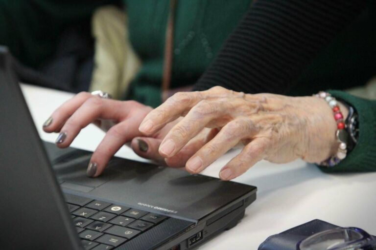 Foto ‘rubate’ su forum sessista, da Meloni a Schlein nessuna donna politica risparmiata