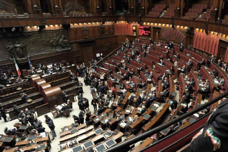 Riforma della giustizia, oggi il voto definitivo alla Camera. Meloni-Tajani: “La chiudiamo con il referendum”