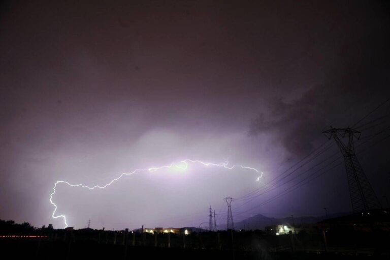 Temporali e calo delle temperature, l’estate si prende un break