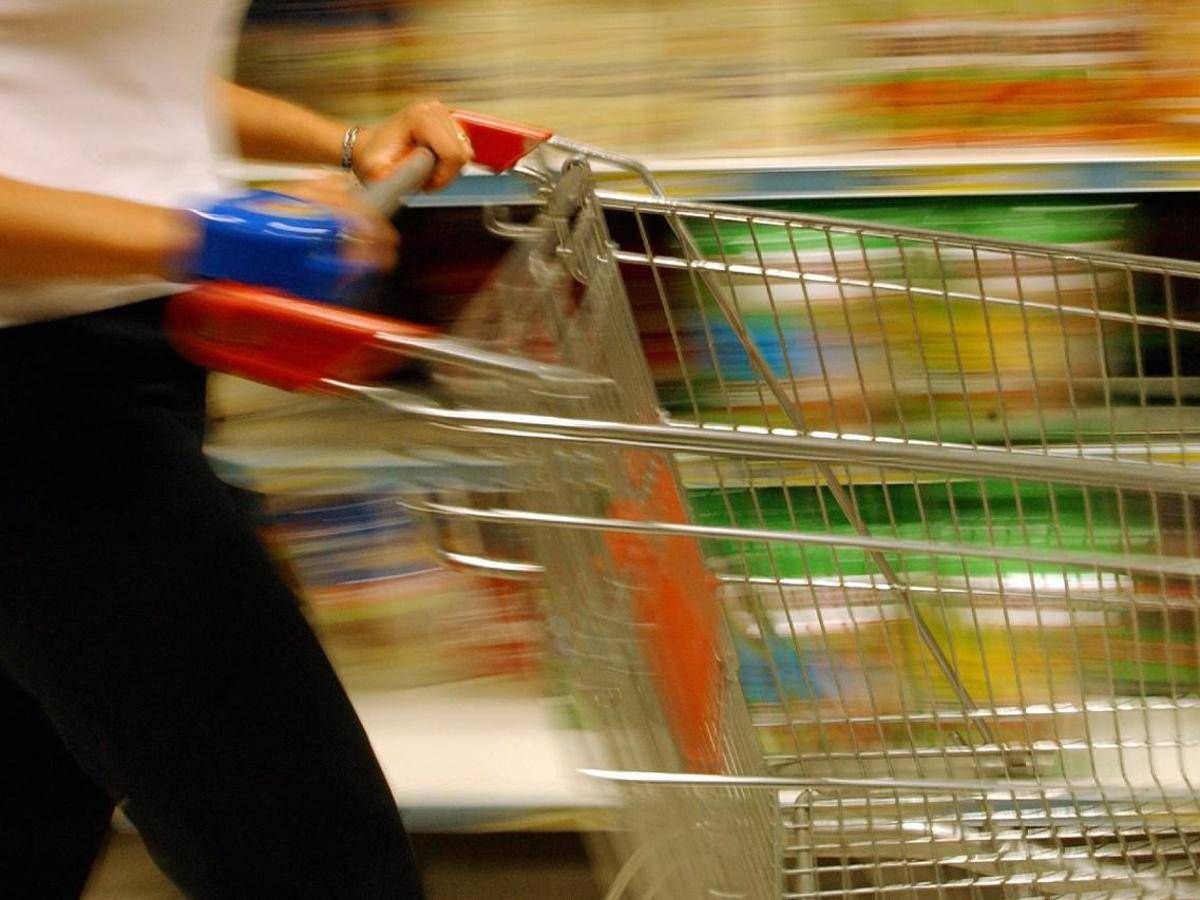 Inflazione, Istat: a dicembre prezzi su dell’1,2% annuo e carrello della spesa +2,2%
