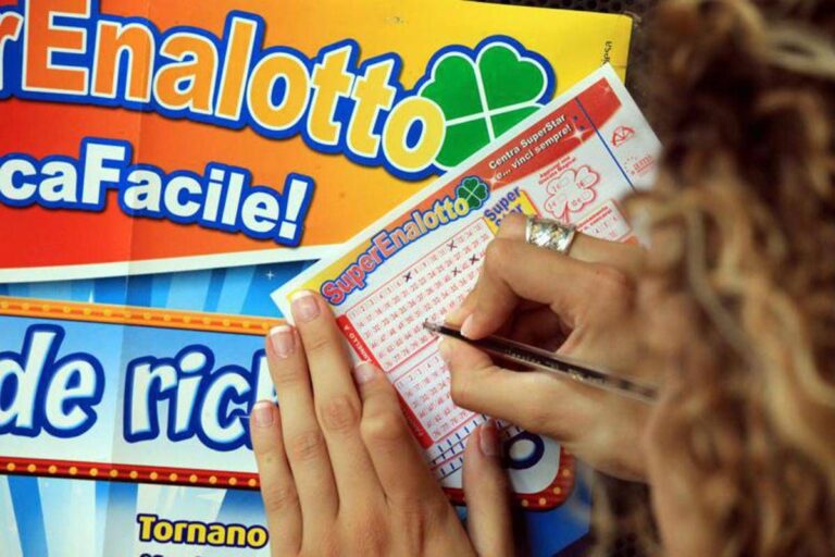 Superenalotto, numeri combinazione vincente oggi 14 agosto