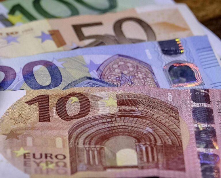 Tredicesima, qualche trucco per non spenderla tutta subito