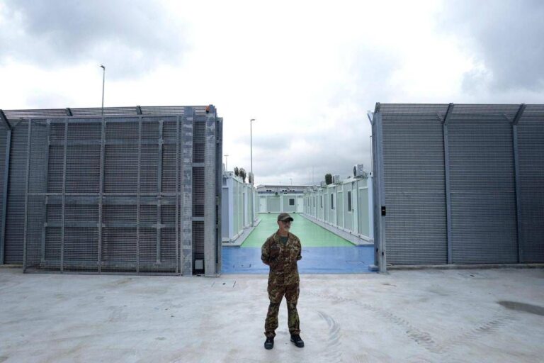 Migranti, la svolta Ue su rimpatri e Paesi sicuri: cosa cambia adesso