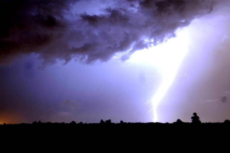 Teramo, 15enne colpito da fulmine: è grave