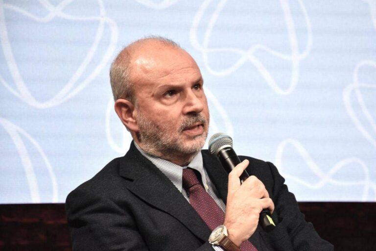 Vaccini, Schillaci revoca Nitag dopo polemica per nomina due membri sostenuti dai No Vax