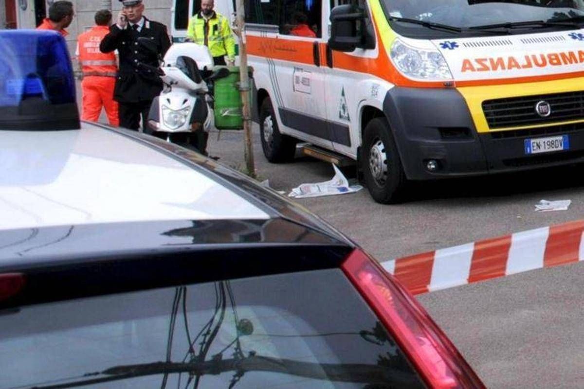 Barletta, muletto si ribalta in un frantoio: muore a 26 anni