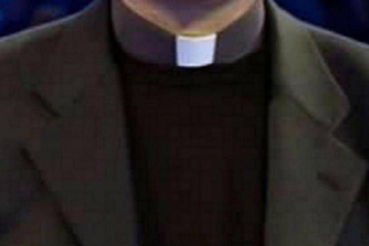 Prete-giornalista molesta collega, pm chiede rinvio a giudizio