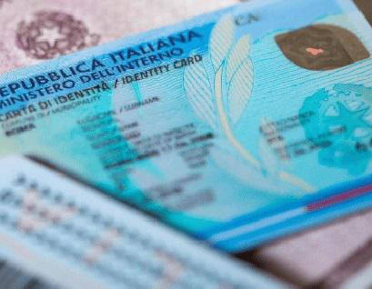 Carta d’identità, l’annuncio di Zangrillo: “Gli over 70 non dovranno più rinnovarla”