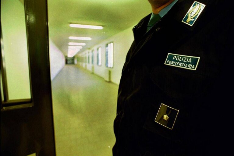 “Da quella casa uscirà in una bara”, arrestato 47enne: perseguitava l’ex moglie