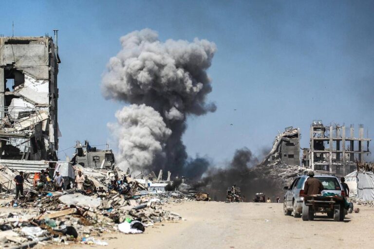 Gaza, media: 7 morti in bombardamento israeliano su ospedale