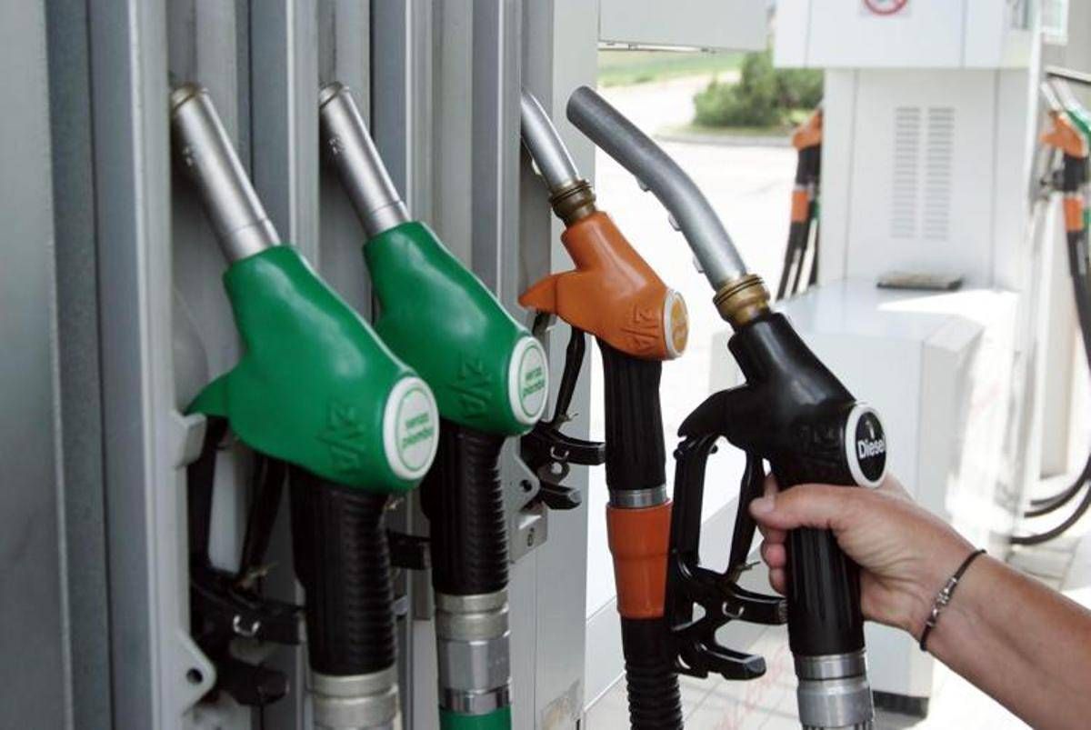 Diesel e benzina, da oggi le nuove accise: prezzo gasolio aumenta