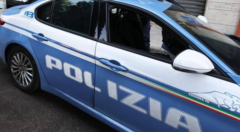 Aggredisce minore e tenta di baciarlo sulla bocca, fermato 33enne a Reggio Emilia
