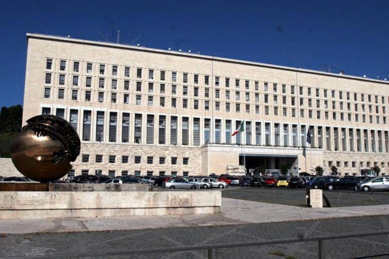 Carlo D’Attanasio liberato in Papua Nuova Guinea, Tajani: “Assolto da accuse”