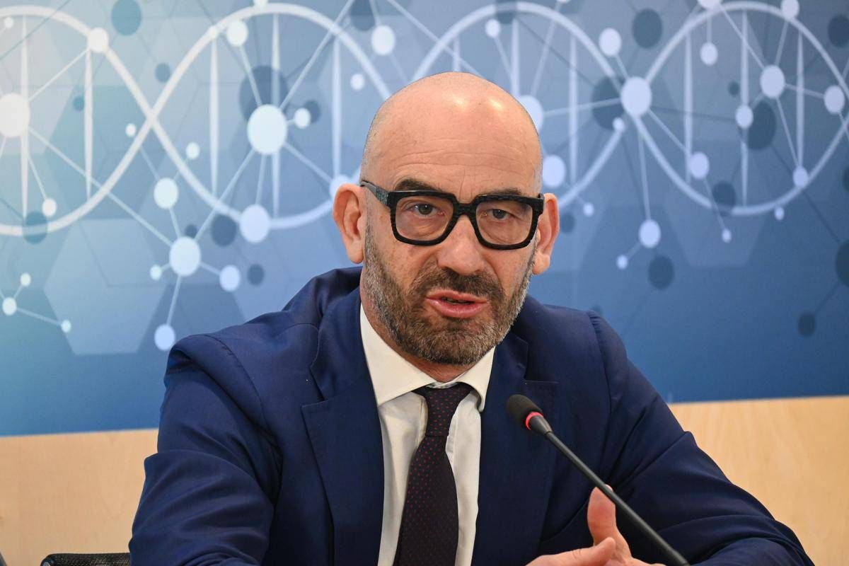 Influenza, Bassetti: “Quest’anno colpisce anche la pancia”