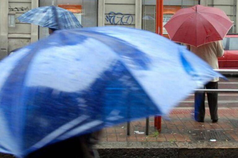 Maltempo, allerta meteo arancione oggi 21 agosto in 5 Regioni. Rischio temporali e nubifragi