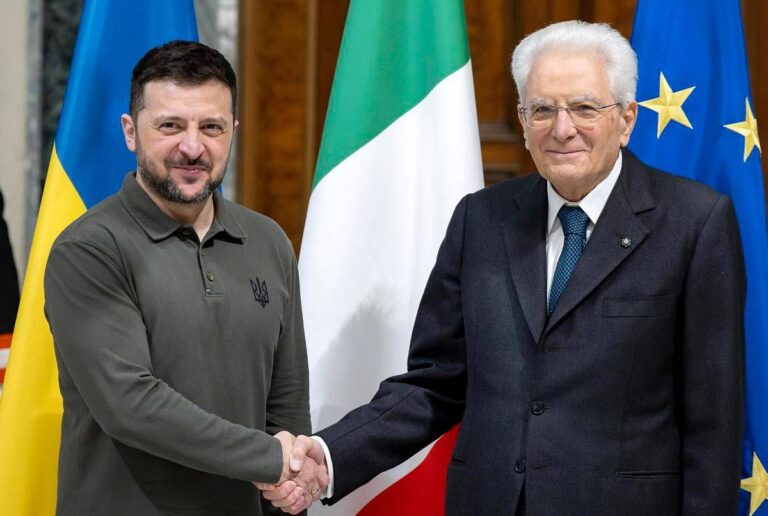 Mattarella ‘russofobo’, cos’è l’archivio di Mosca: 4 pagine e 20 Paesi in lista