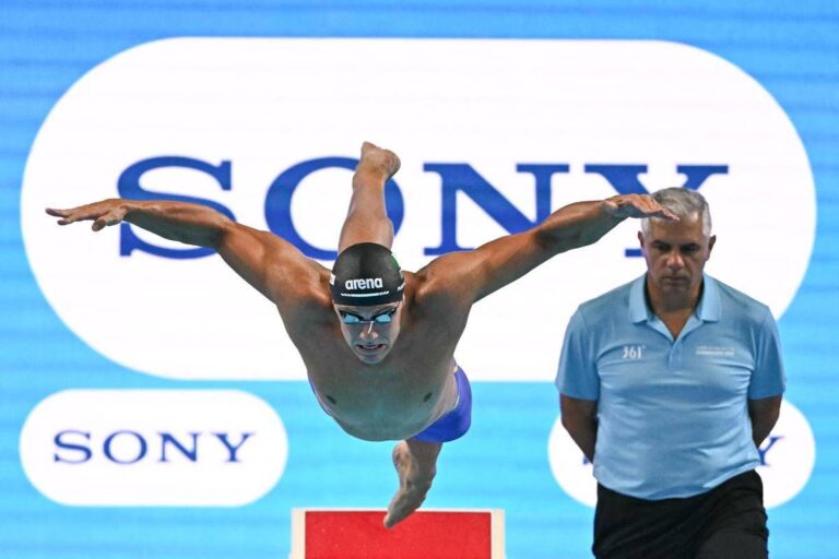 Mondiali nuoto, Martinenghi argento nei 100 rana. Bronzo per Ceccon nei 50 delfino