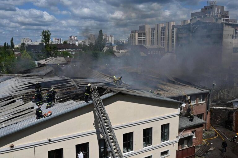 Ucraina, Russia non ferma le bombe: almeno 25 morti nei raid