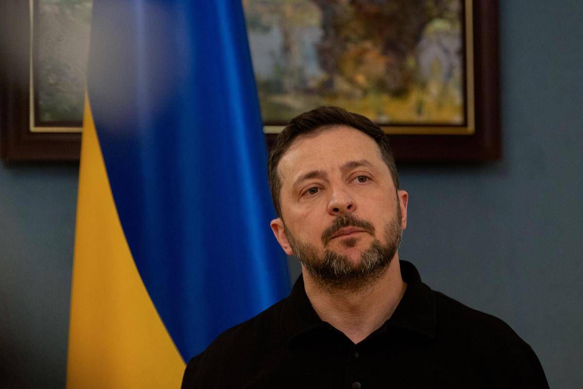 Ucraina, Zelensky a Parigi da Macron. Negoziati Miami incentrati su definizione confine