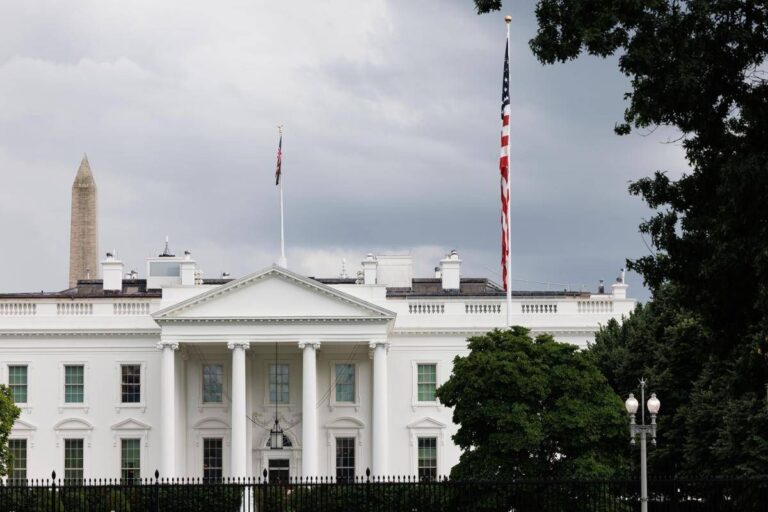 Agenzia sanitaria Usa, Casa Bianca sceglie nuovo direttore ad interim: è il vice di Kennedy Jr