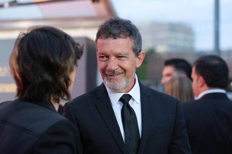Antonio Banderas compie 65 anni: “Se mi fermo muoio”