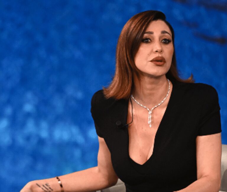 Belen litiga col benzinaio, il video virale e la bufera social: “Maleducata”