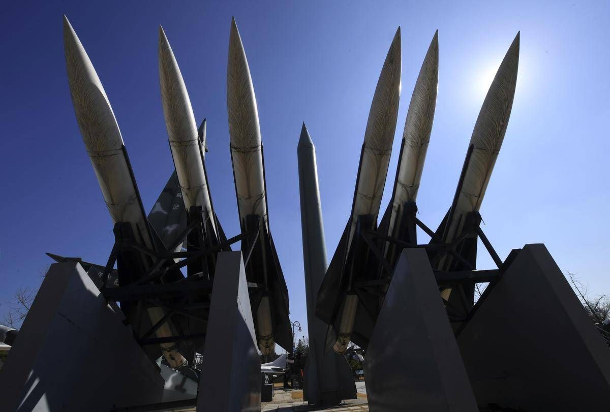 Corea del Nord, testati due nuovi missili di difesa aerea