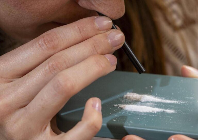 Dalla cocaina rosa alla ketamina, ecco i rischi dello sballo nelle notti estive