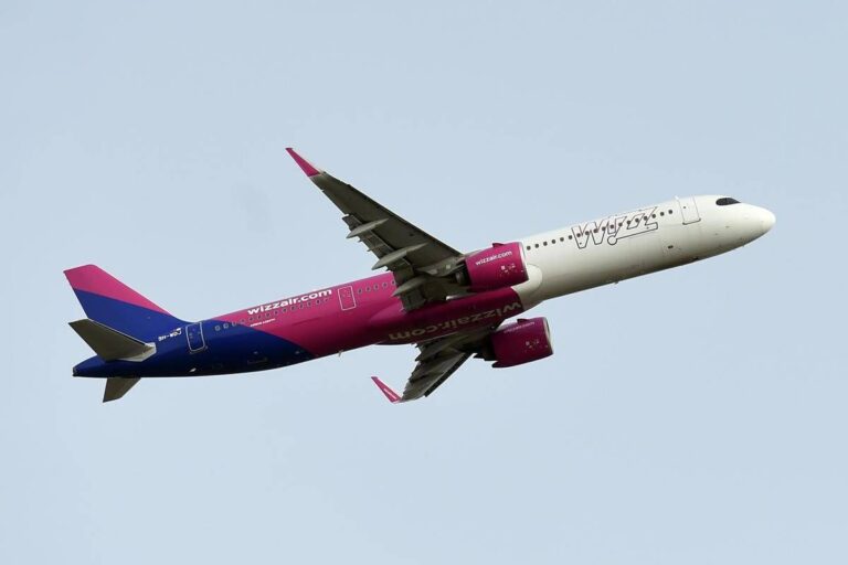 Forti turbolenze, paura sul volo Alicante-Roma: dirottato a Bologna