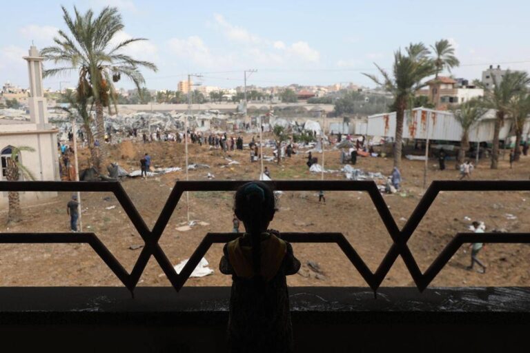 Gaza, al-Jazeera: 19 morti in raid di Israele, 17 erano sfollati in tendopoli di Khan Yunis