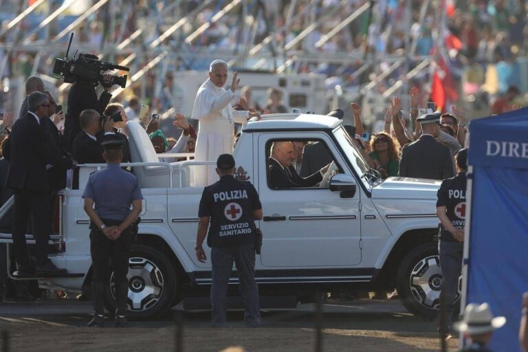 Giubileo dei giovani, ultima giornata: bagno di folla per Leone in papamobile