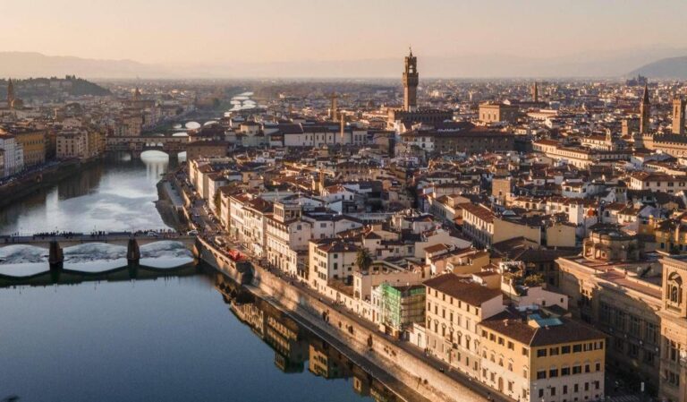 Il caso del ‘cubo nero’ nel centro di Firenze, Schmidt: “Intervenga Unesco”
