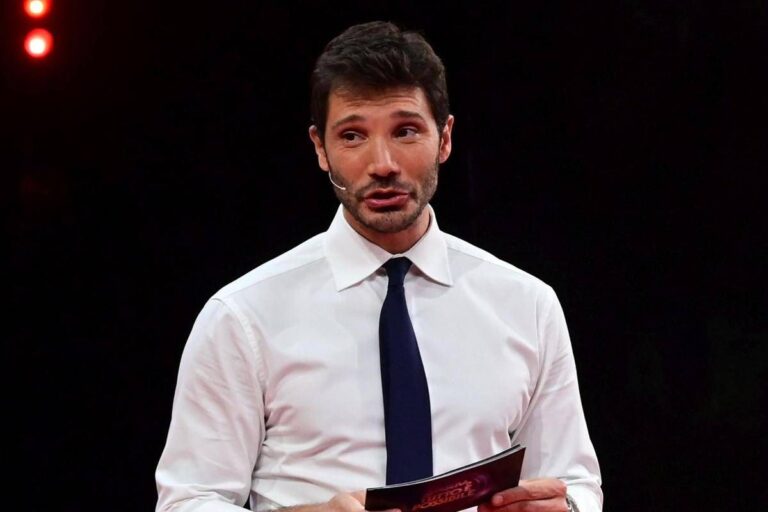Il legale di Stefano De Martino sui video hot: “Come sta? Chiunque sarebbe offeso e triste”