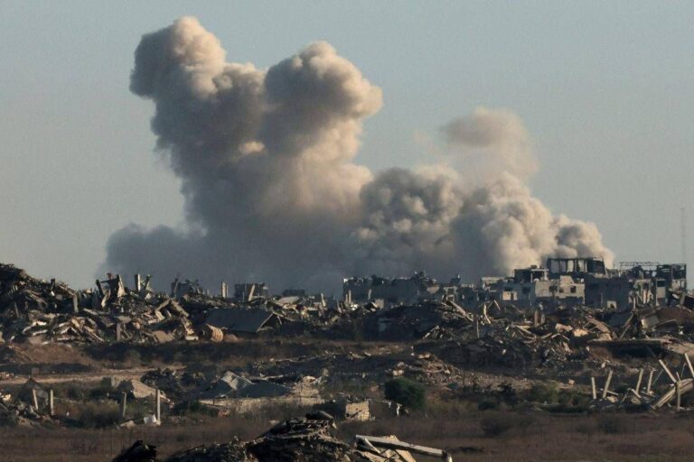 Israele intensifica attacchi su Gaza, decine di morti e feriti