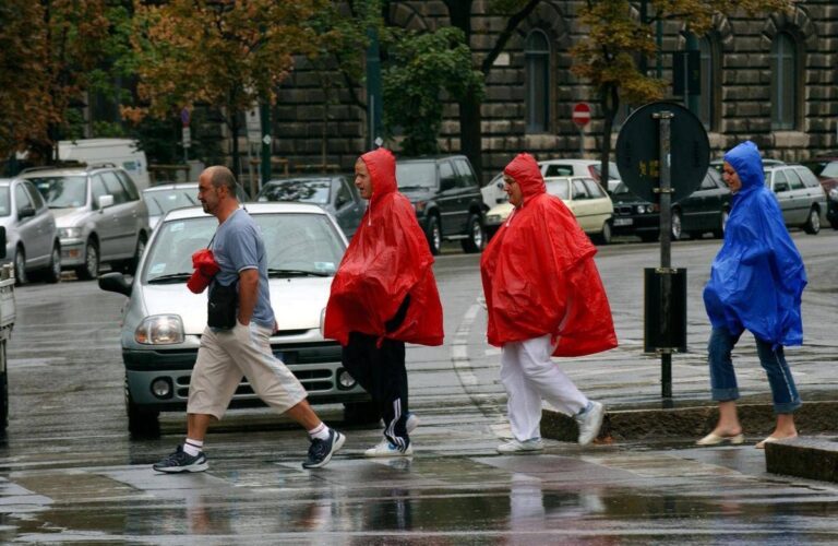 Italia tra nubifragi ‘monsonici’ e caldo estremo: previsioni meteo oggi e domani