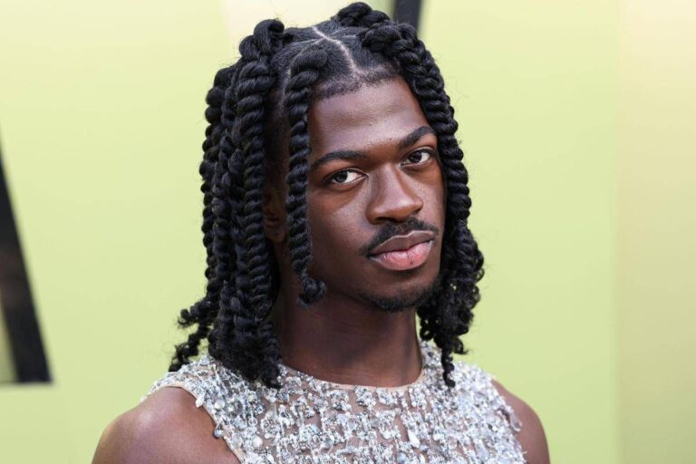 Lil Nas X arrestato a Los Angeles, trovato in strada in mutande e stivali da cowboy