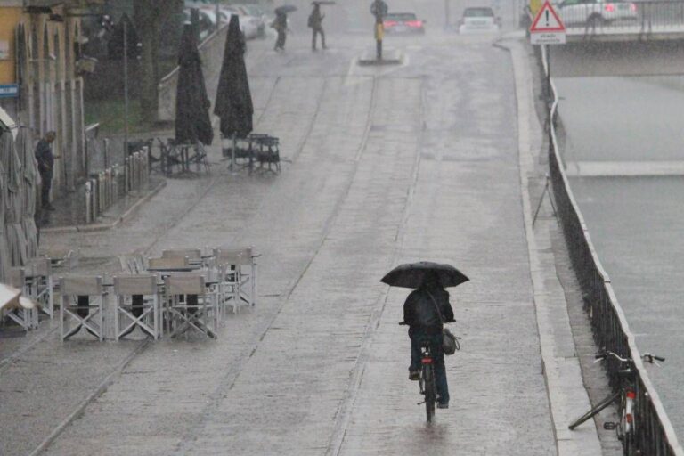 Meteo, Italia spaccata in due: nubifragi al Centro-Nord e caldo estremo al Sud